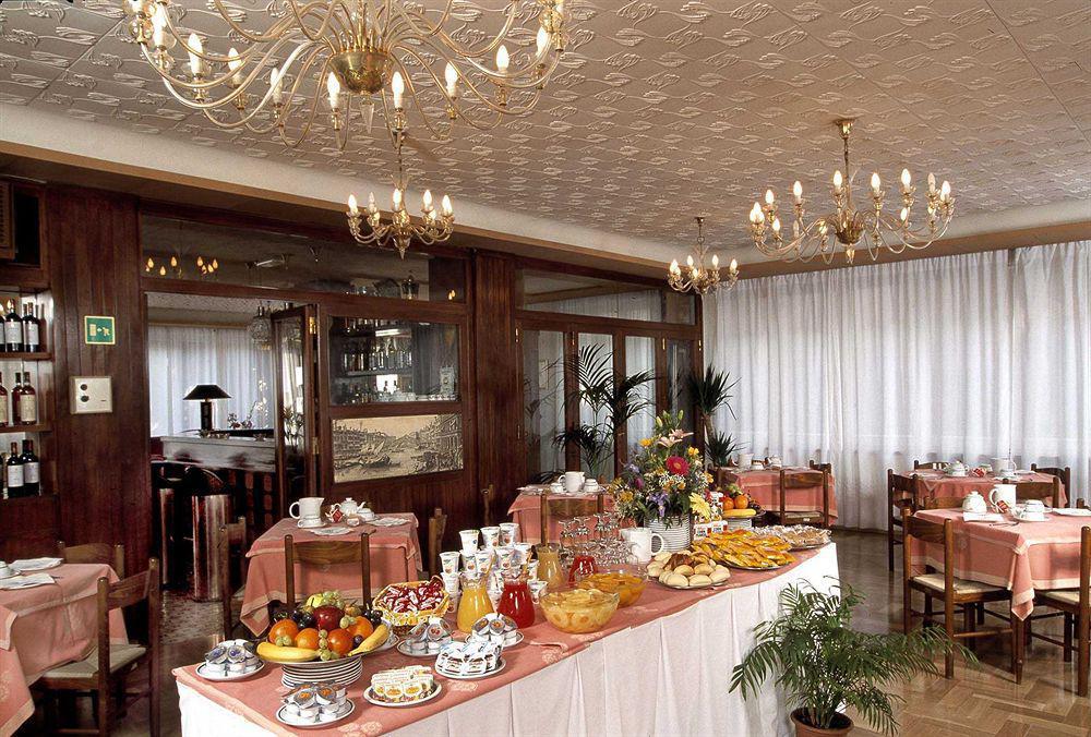 Hotel Rigel Lido di Venezia Restoran gambar